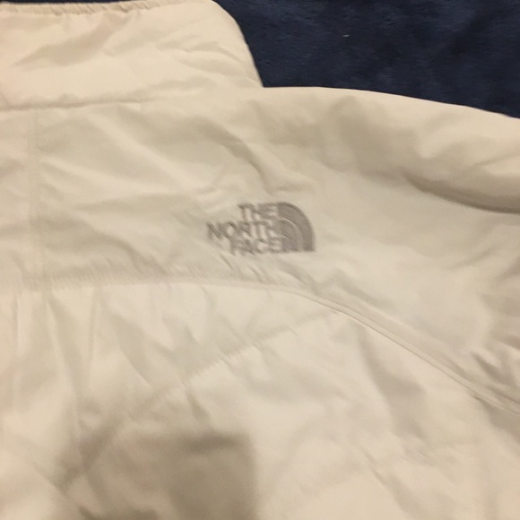 North face jacket. Light fill. - Picture 9 of 9